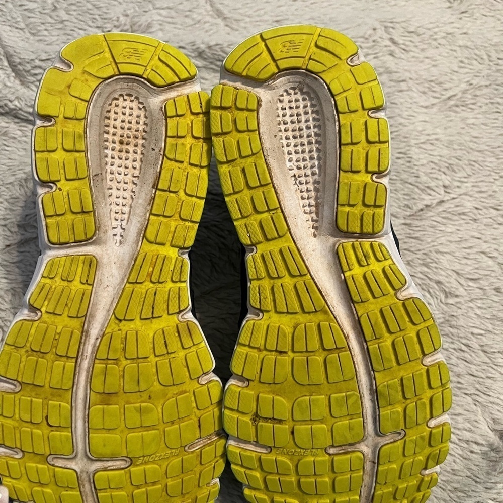 New Balance Tennis Shoes Size 9 - Picture 6 of 6